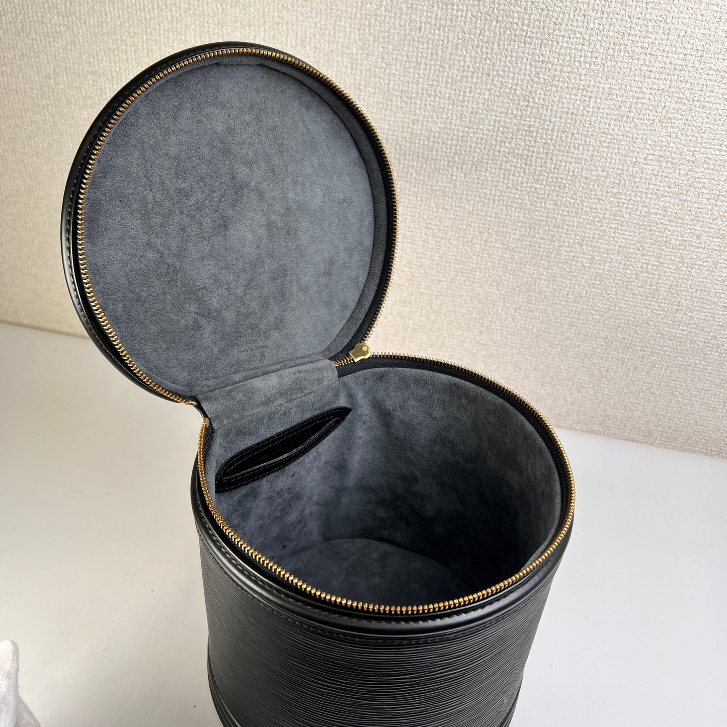 Louis Vuitton Black Handle Bags A-15718