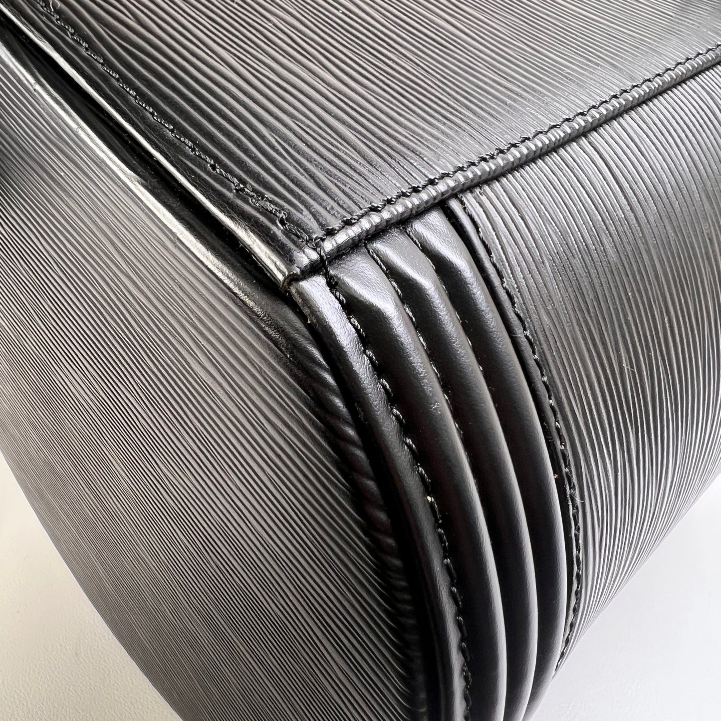 Louis Vuitton Black Handle Bags A-15718