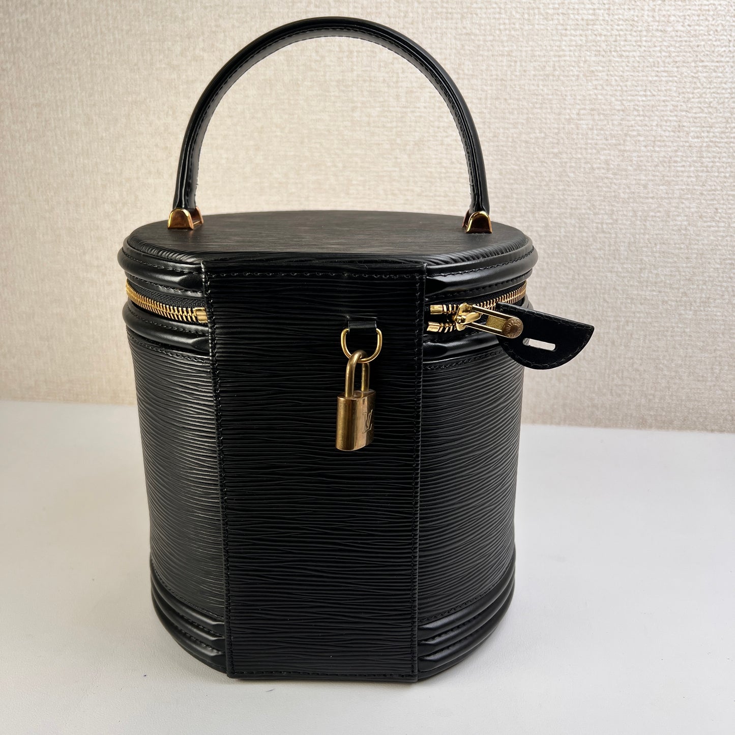 Louis Vuitton Black Handle Bags A-15718