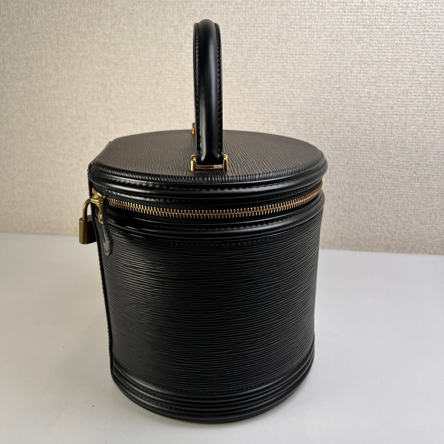 Louis Vuitton Black Handle Bags A-15718