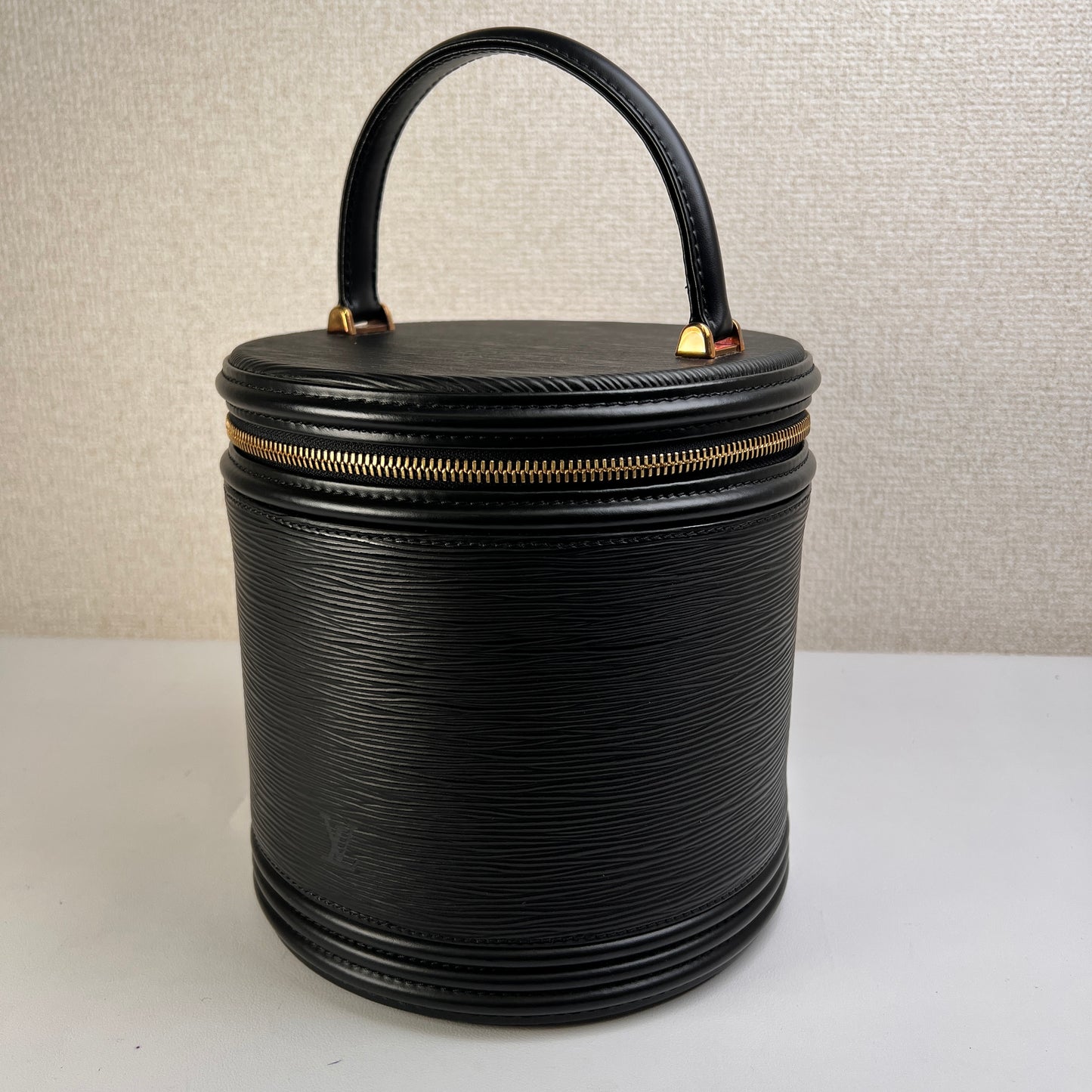 Louis Vuitton Black Handle Bags A-15718