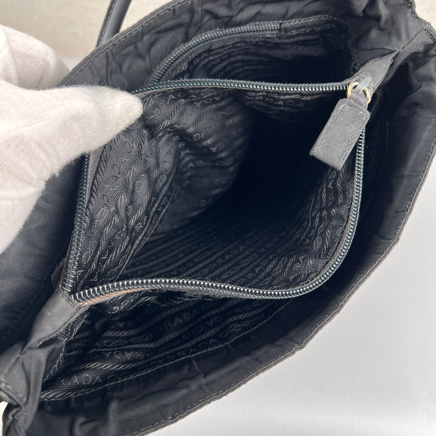 Prada Black Handle Bags A-15722