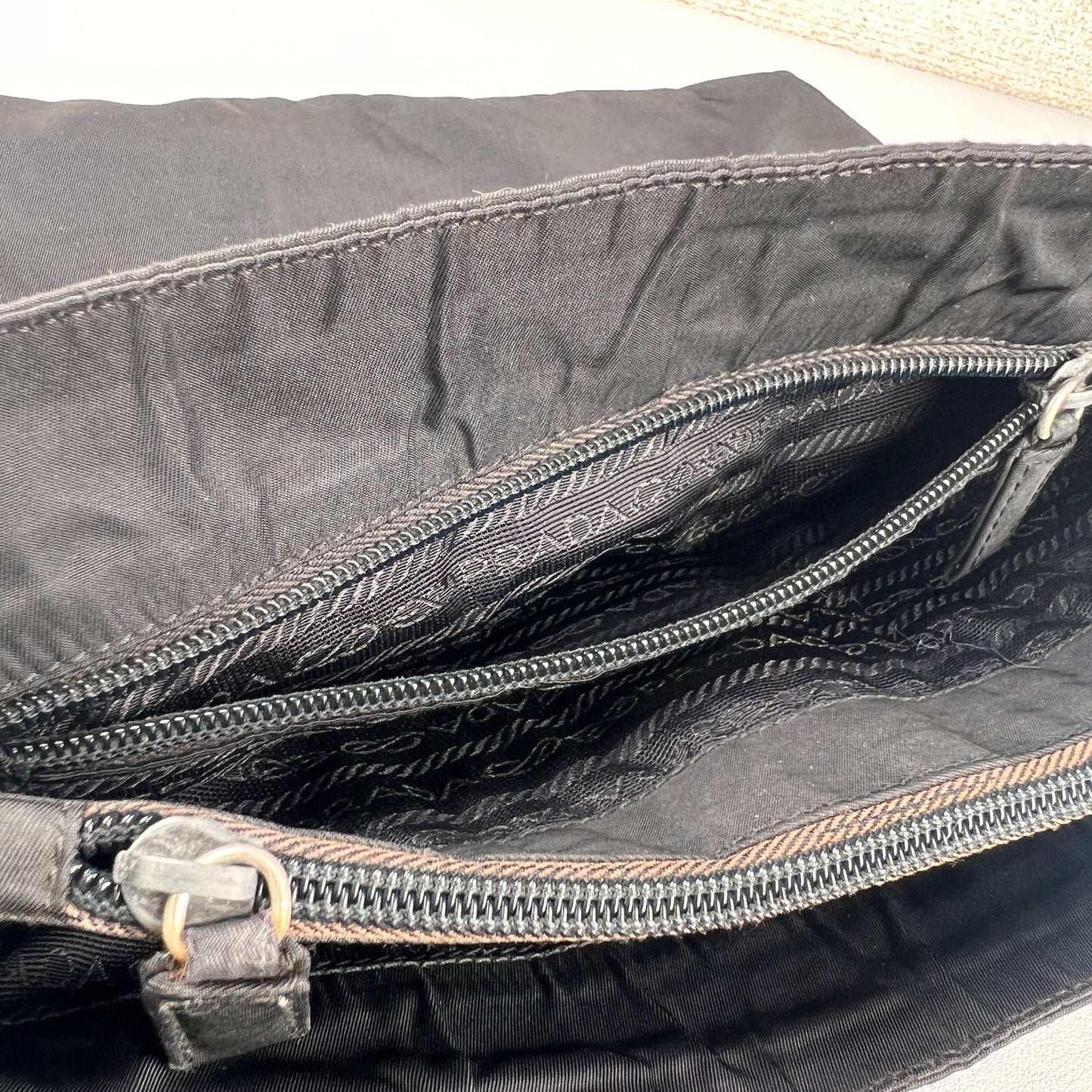 Prada Black Handle Bags A-15722