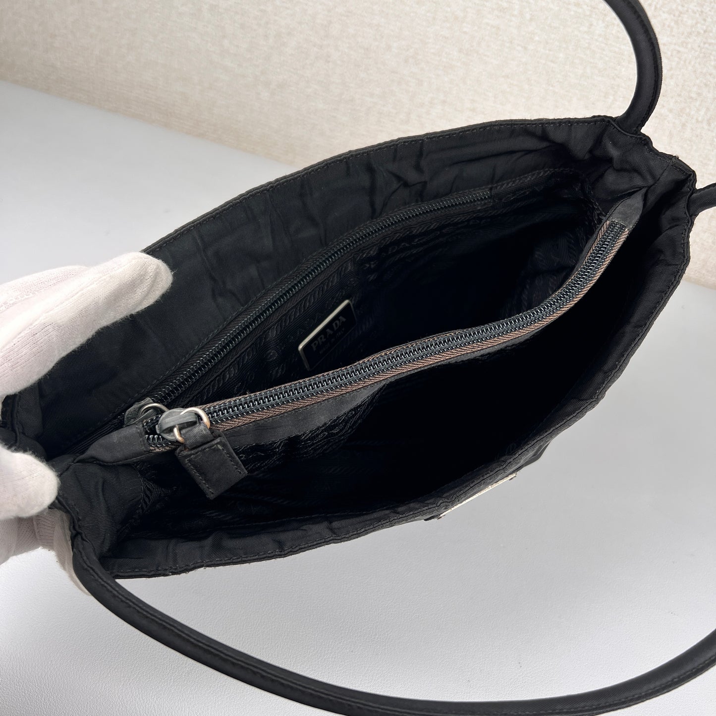 Prada Black Handle Bags A-15722