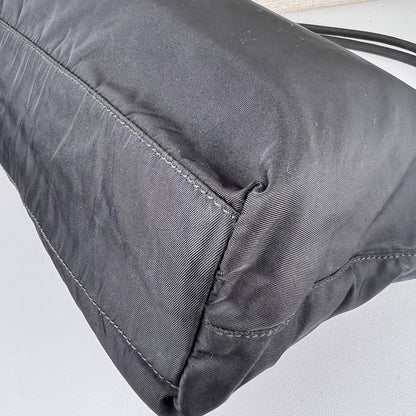 Prada Black Handle Bags A-15722