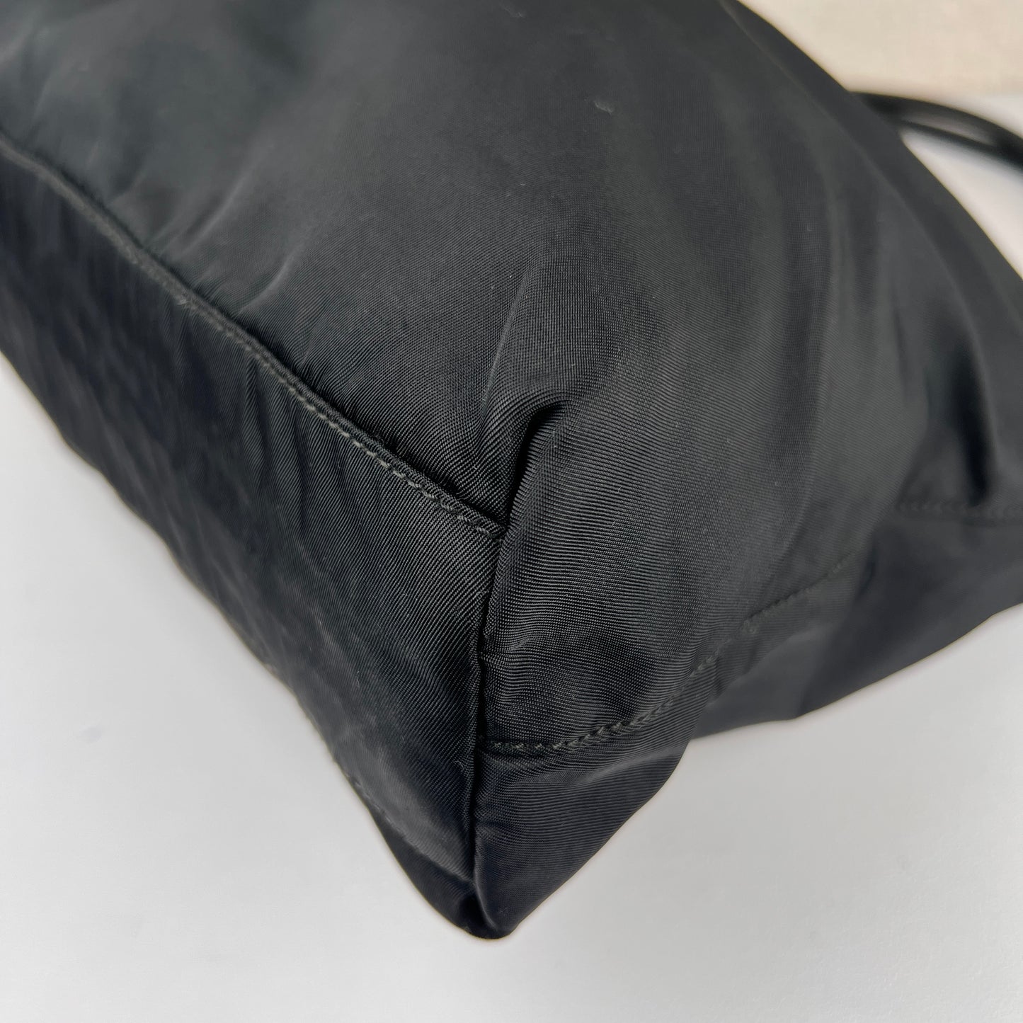 Prada Black Handle Bags A-15722