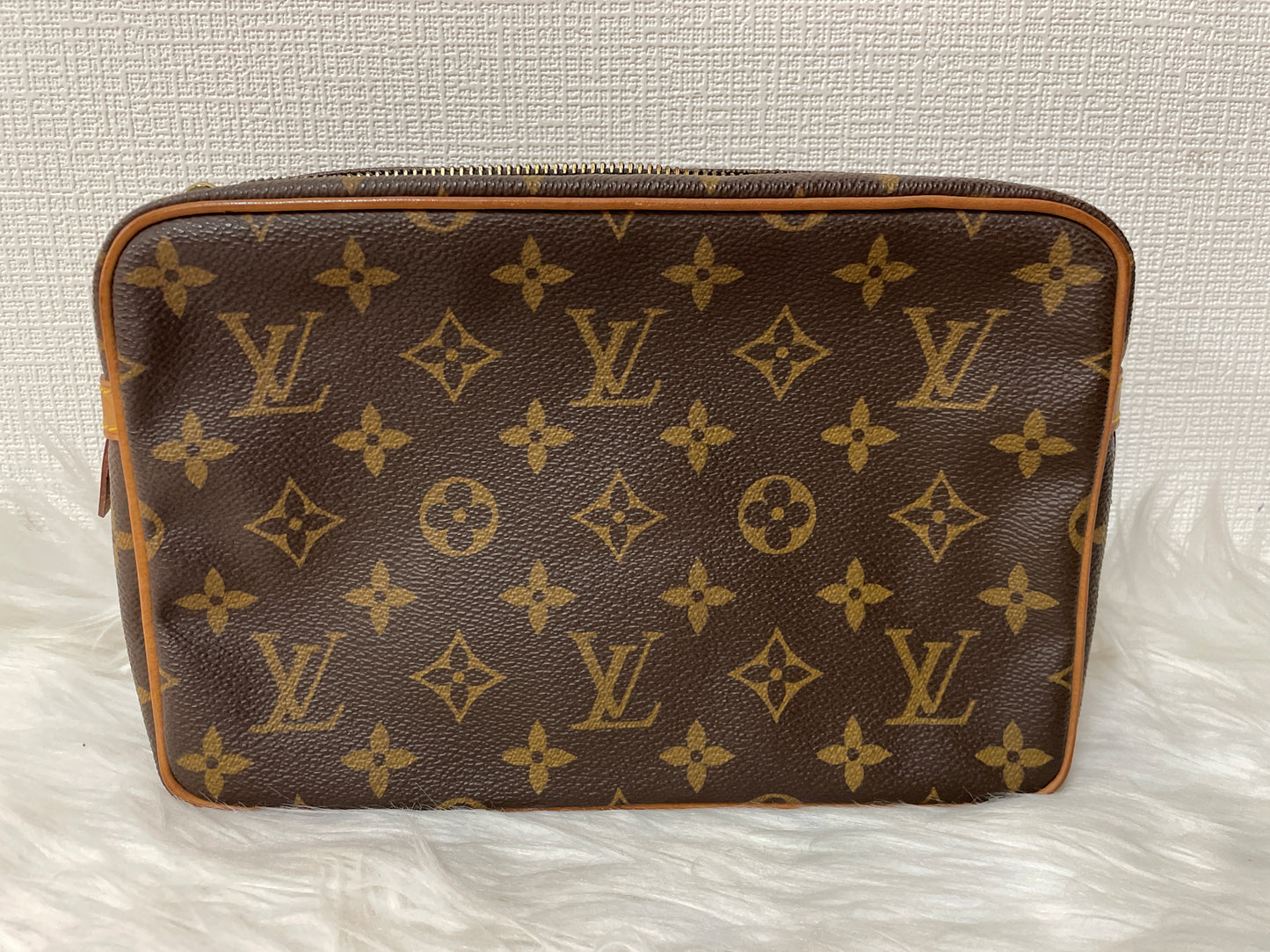 Louis Vuitton Brown Shoulder Bags A-15724