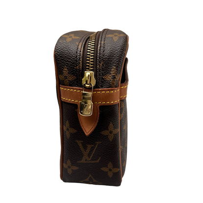 Louis Vuitton Brown Shoulder Bags A-15724