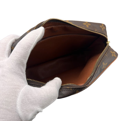 Louis Vuitton Brown Shoulder Bags A-15724