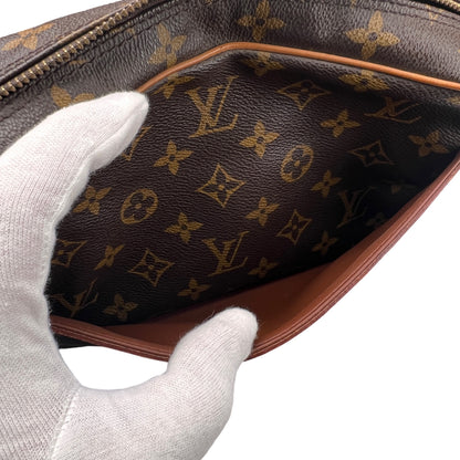 Louis Vuitton Brown Shoulder Bags A-15724