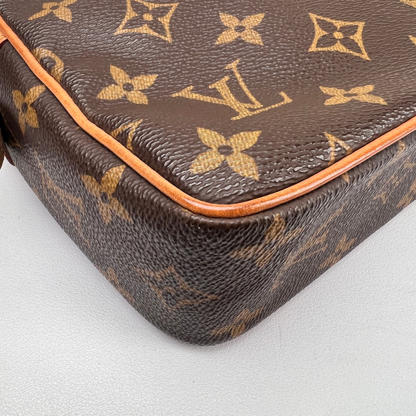 Louis Vuitton Brown Shoulder Bags A-15724