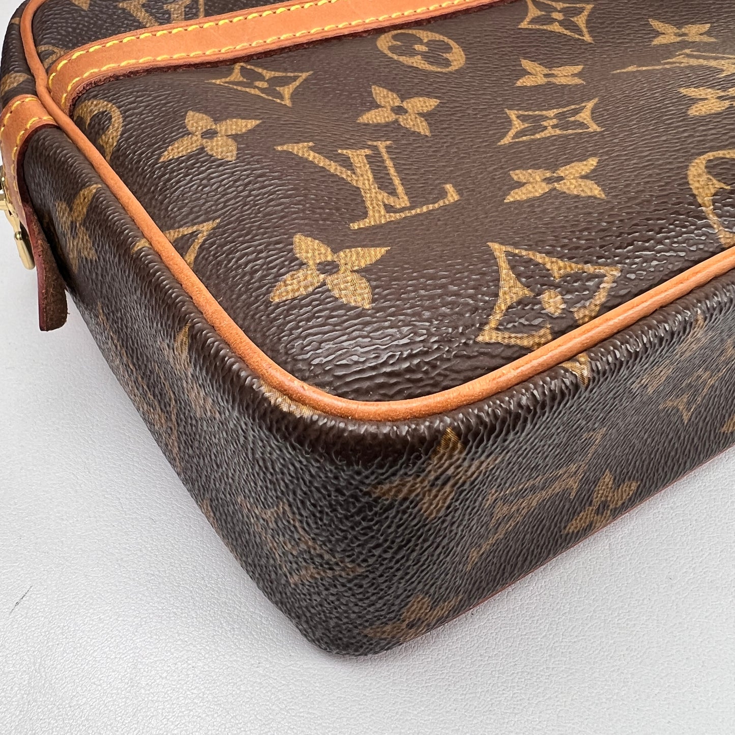 Louis Vuitton Brown Shoulder Bags A-15724