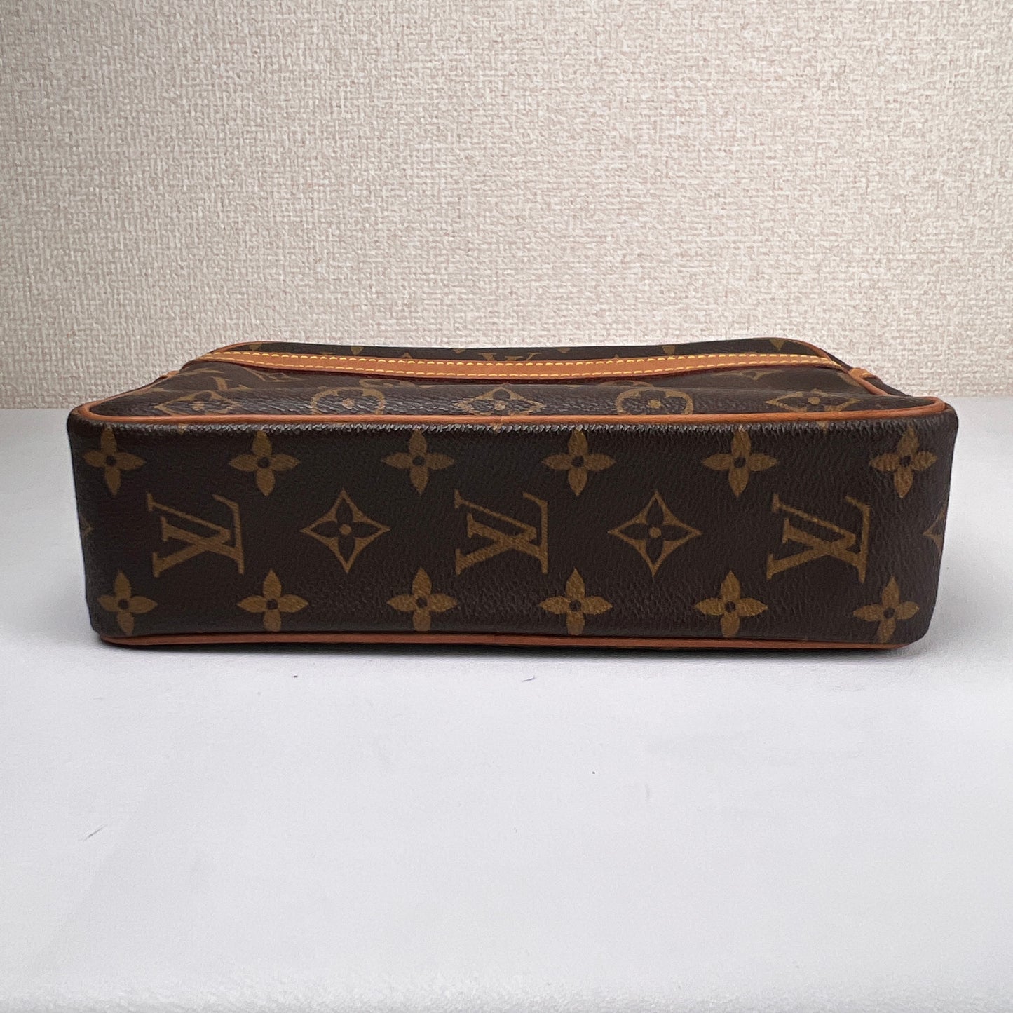 Louis Vuitton Brown Shoulder Bags A-15724
