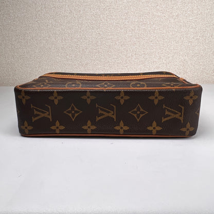 Louis Vuitton Brown Shoulder Bags A-15724