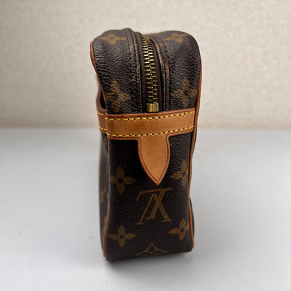 Louis Vuitton Brown Shoulder Bags A-15724