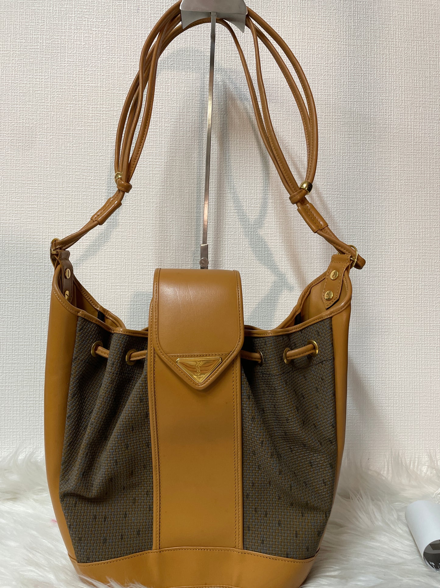 Saint Laurent Brown Shoulder Bags A-15725
