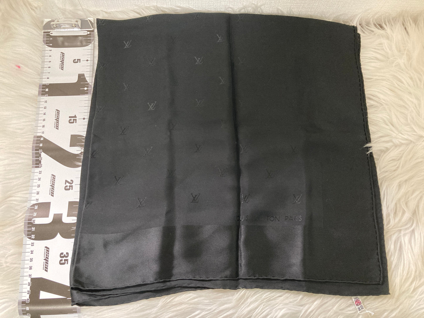 Louis Vuitton Black Scarves A-15762