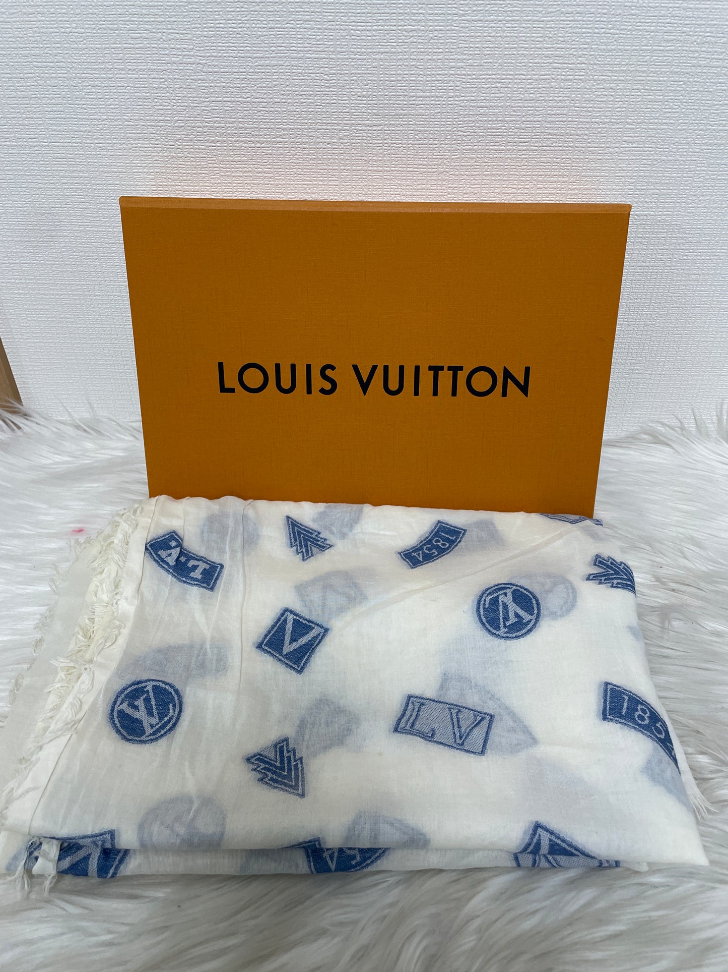 Louis Vuitton White Scarves A-15832