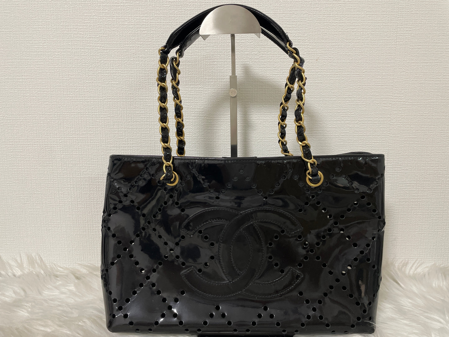 Chanel Black Tote Bags A-15837