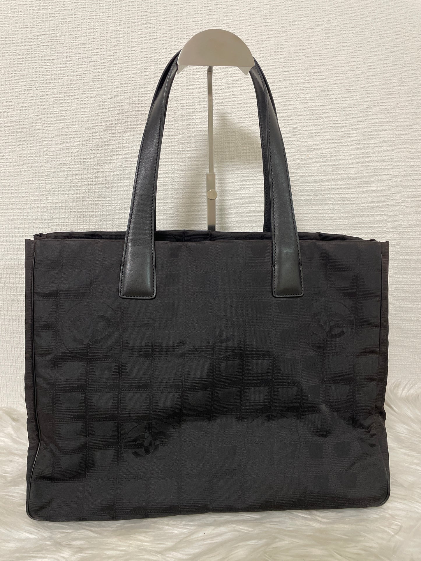 Chanel Black Tote Bags A-15838