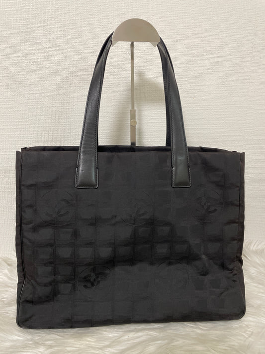 Chanel Black Tote Bags A-15838