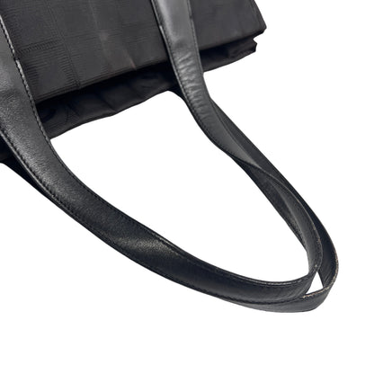 Chanel Black Tote Bags A-15838