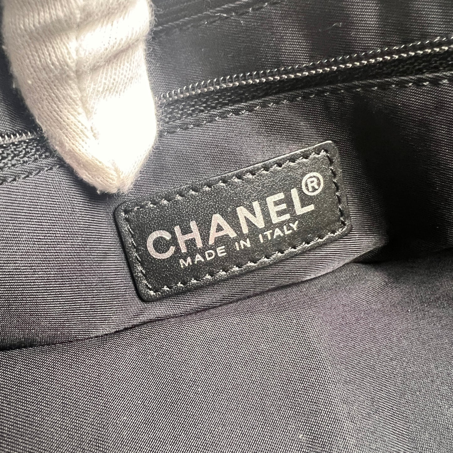 Chanel Black Tote Bags A-15838