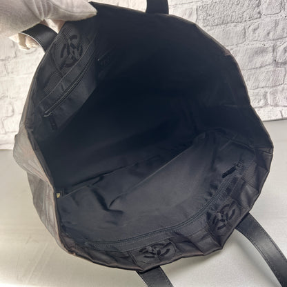 Chanel Black Tote Bags A-15838