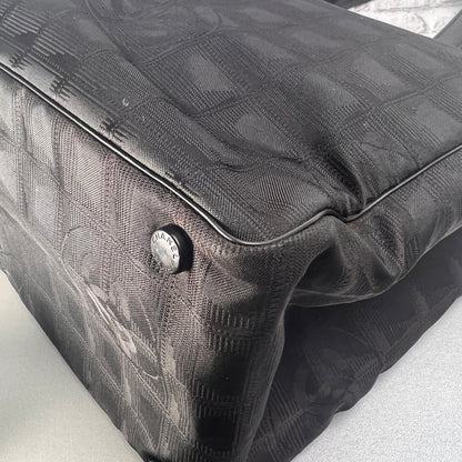 Chanel Black Tote Bags A-15838