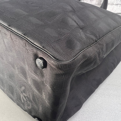 Chanel Black Tote Bags A-15838