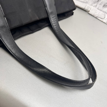 Chanel Black Tote Bags A-15838