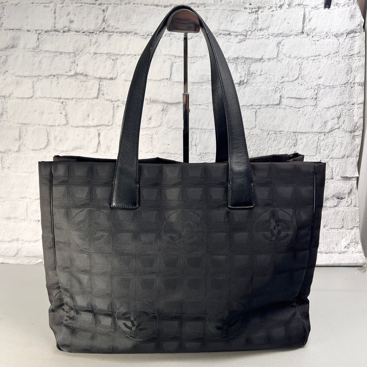 Chanel Black Tote Bags A-15838