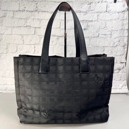 Chanel Black Tote Bags A-15838