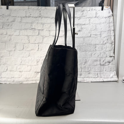 Chanel Black Tote Bags A-15838