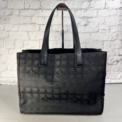 Chanel Black Tote Bags A-15838