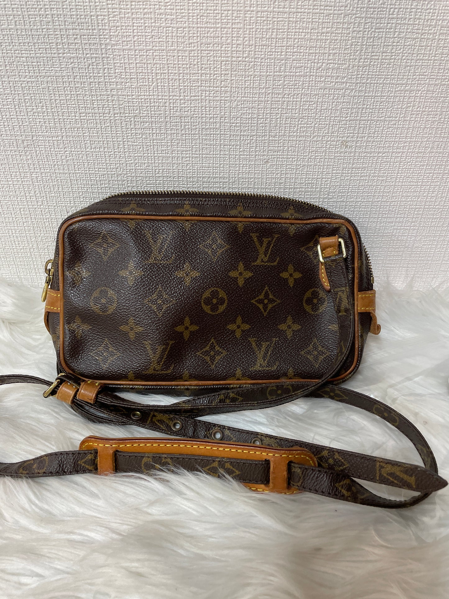 Louis Vuitton Brown Shoulder Bags A-15858