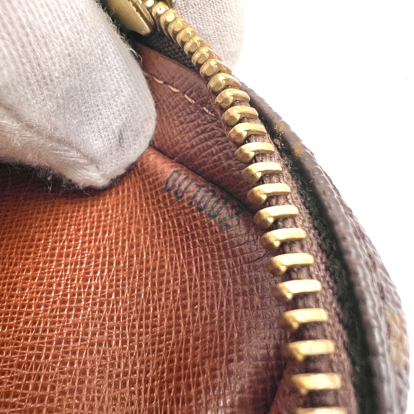 Louis Vuitton Brown Shoulder Bags A-15858