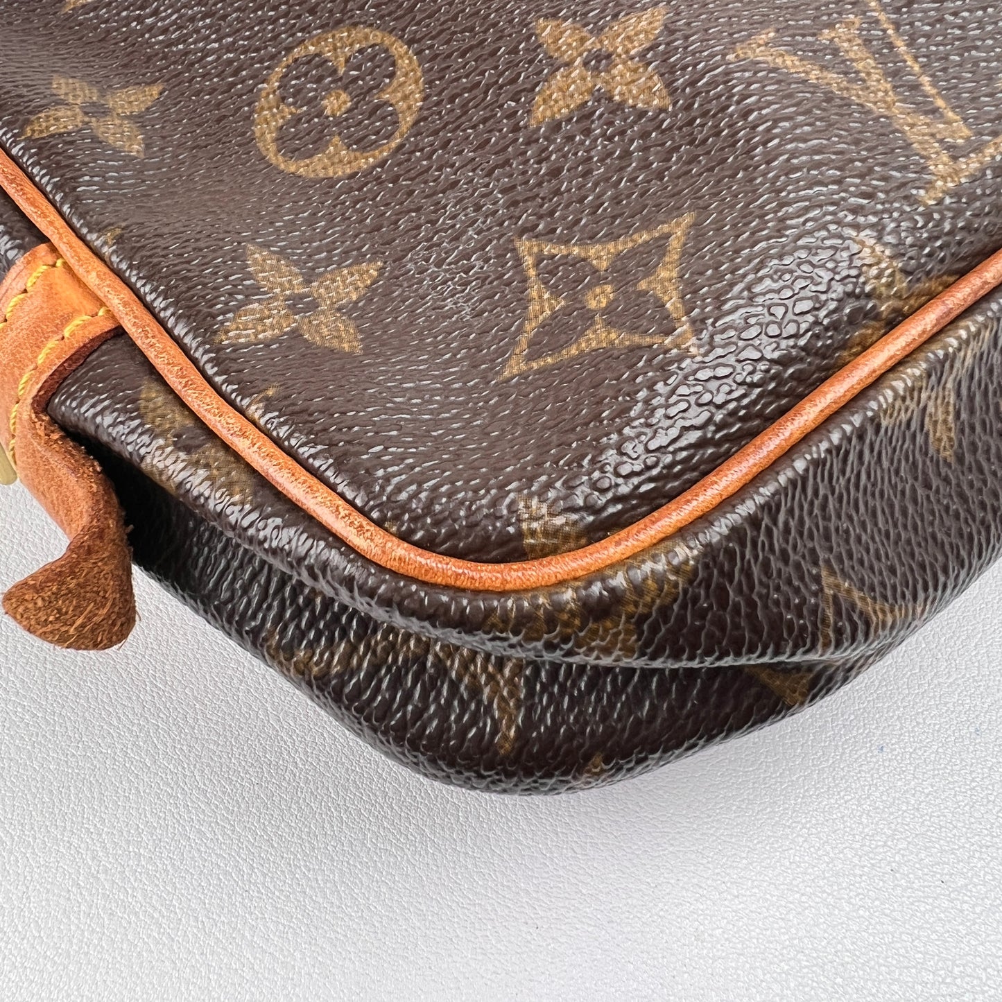 Louis Vuitton Brown Shoulder Bags A-15858