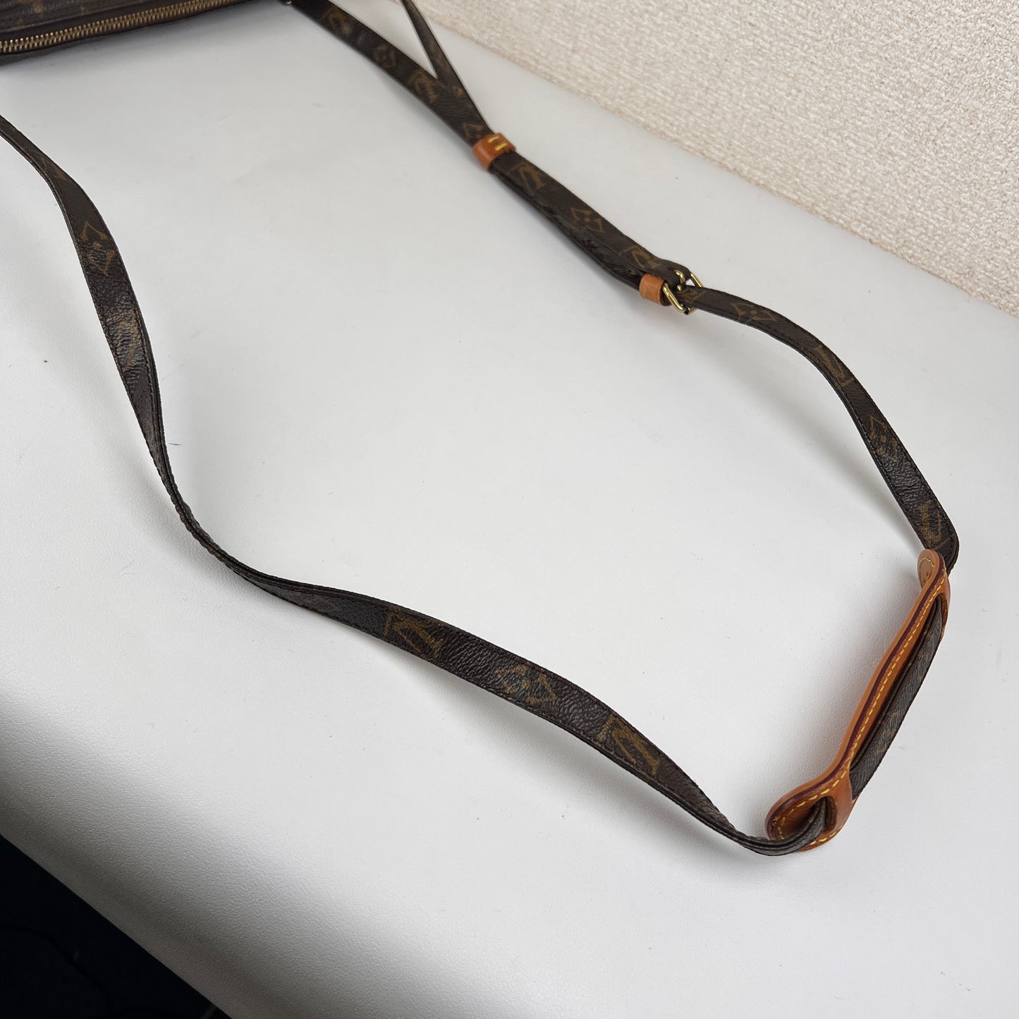 Louis Vuitton Brown Shoulder Bags A-15858