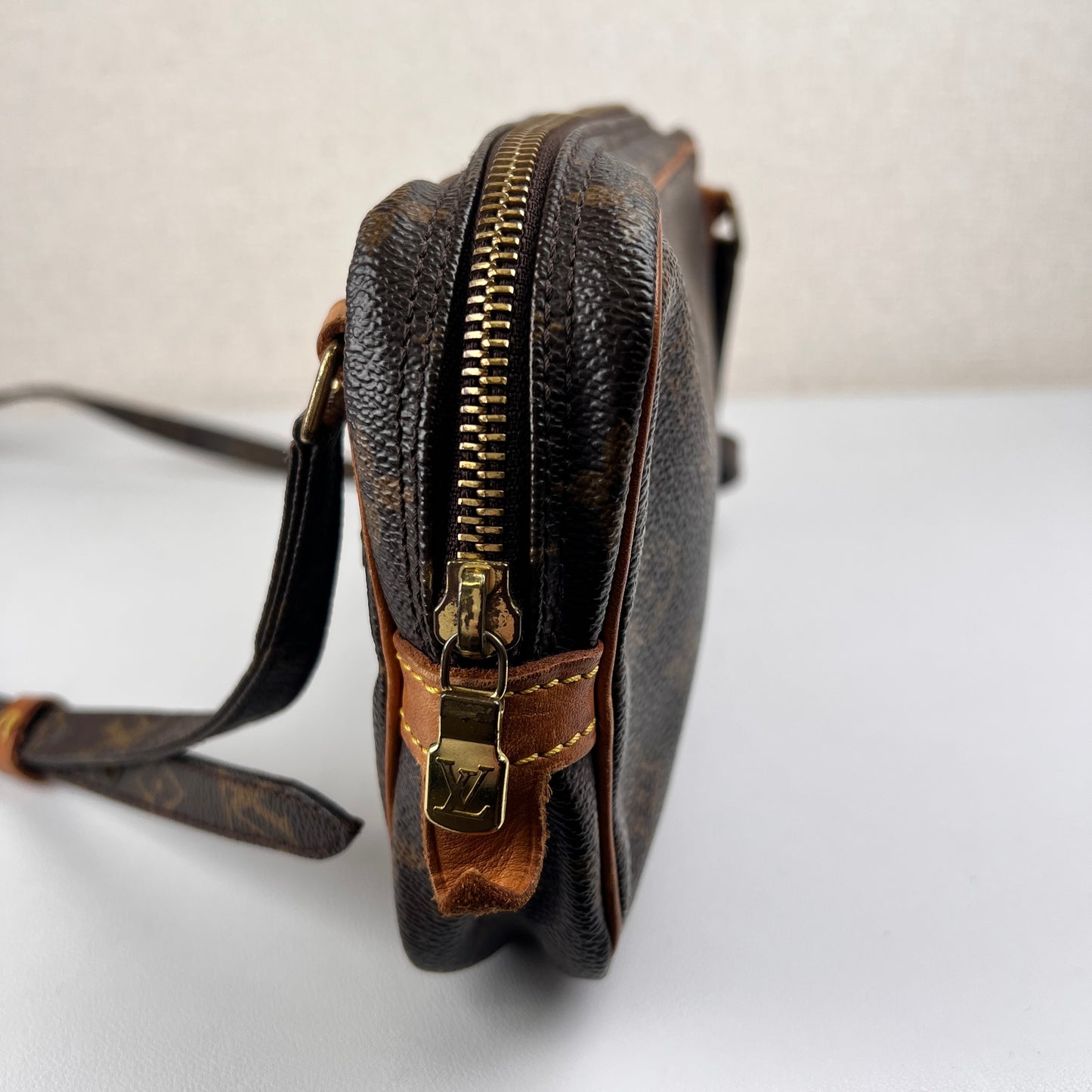 Louis Vuitton Brown Shoulder Bags A-15858