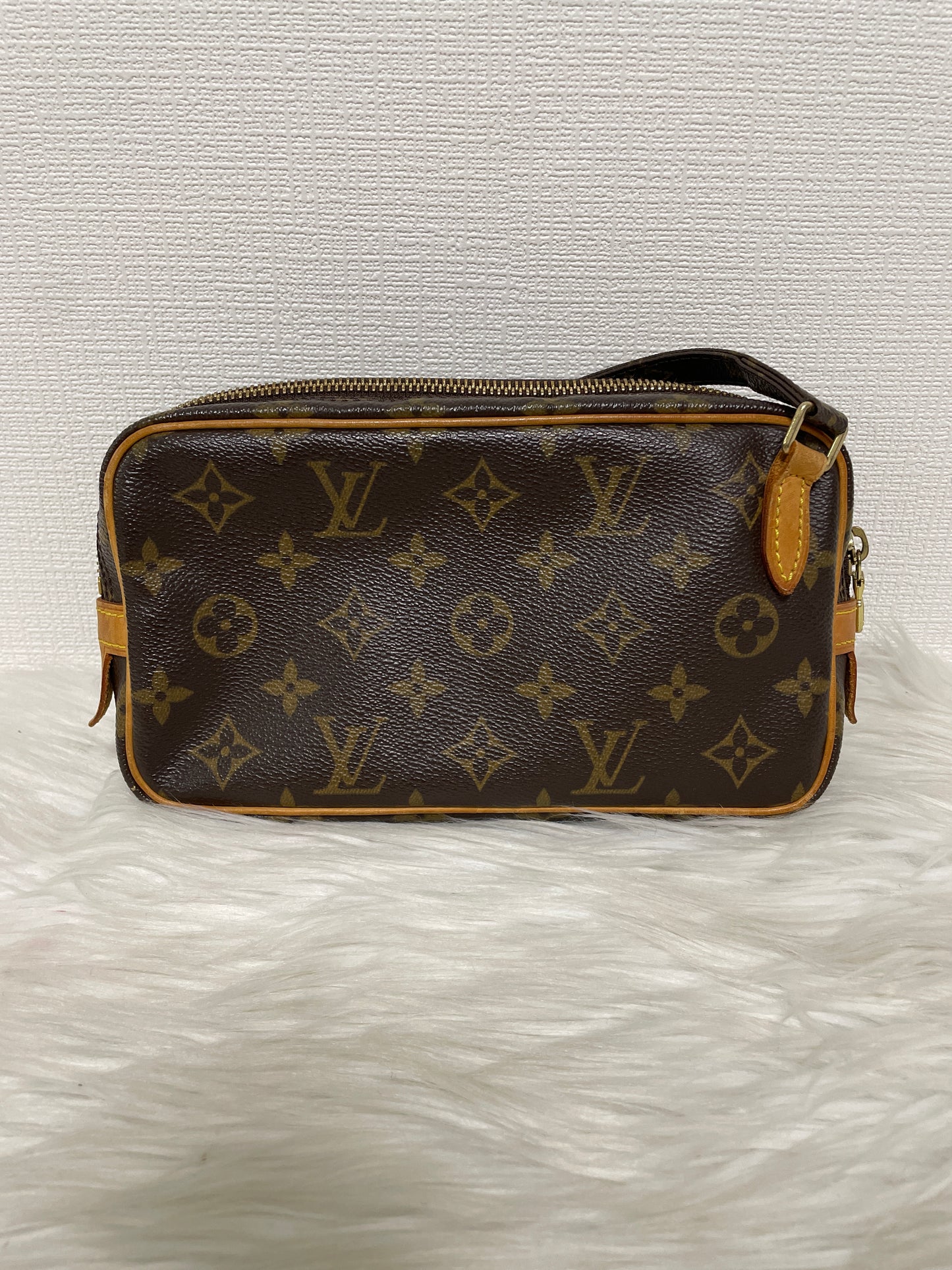 Louis Vuitton Brown Shoulder Bags A-15859
