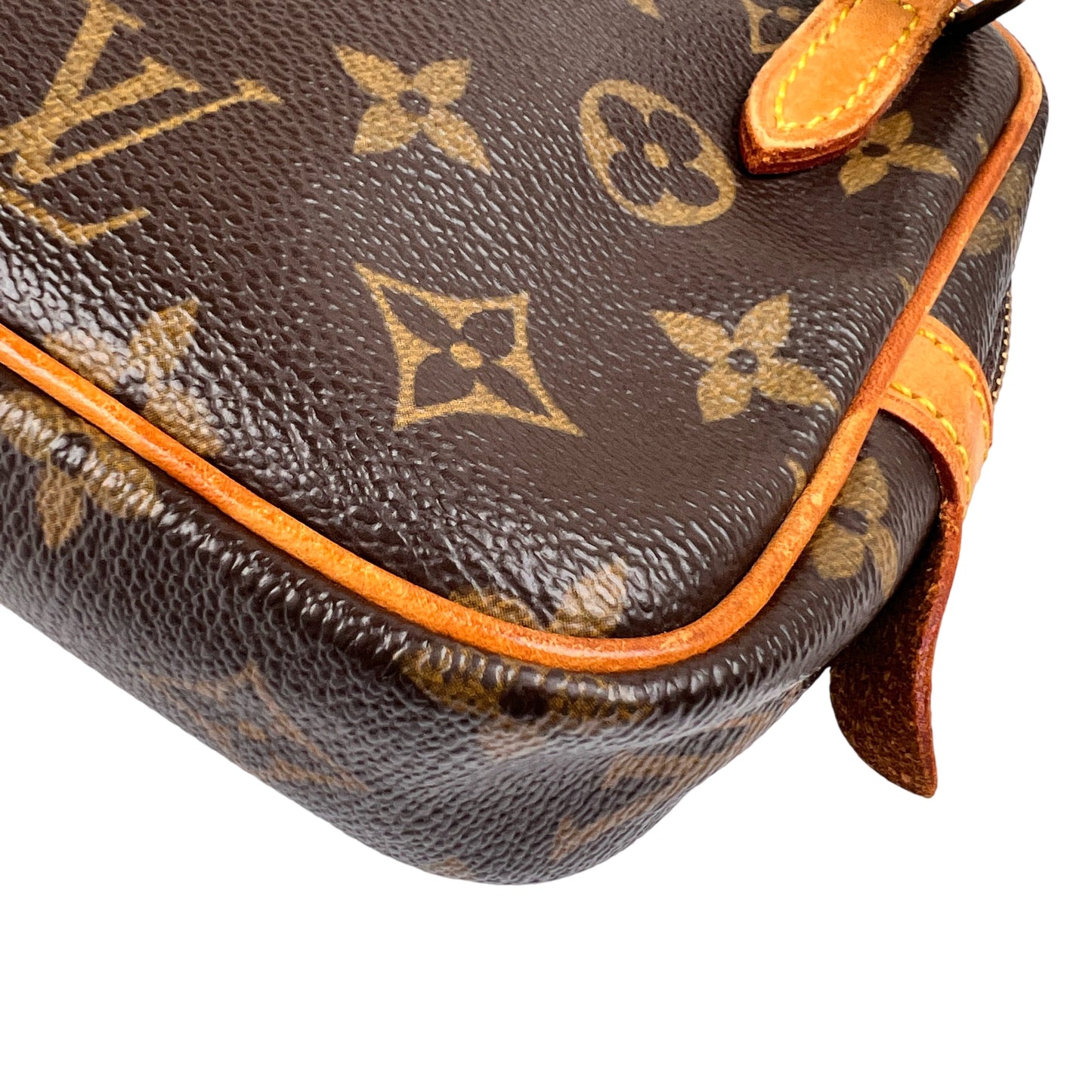 Louis Vuitton Brown Shoulder Bags A-15859