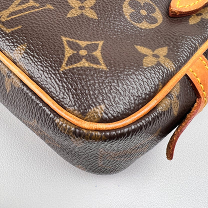 Louis Vuitton Brown Shoulder Bags A-15859
