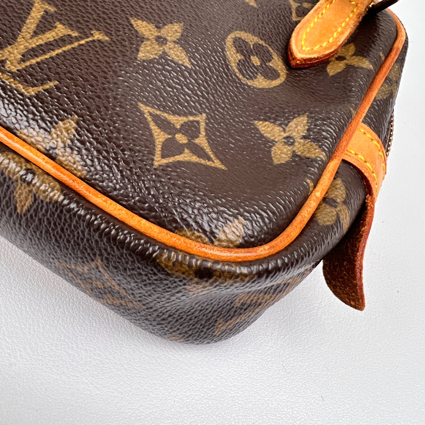 Louis Vuitton Brown Shoulder Bags A-15859