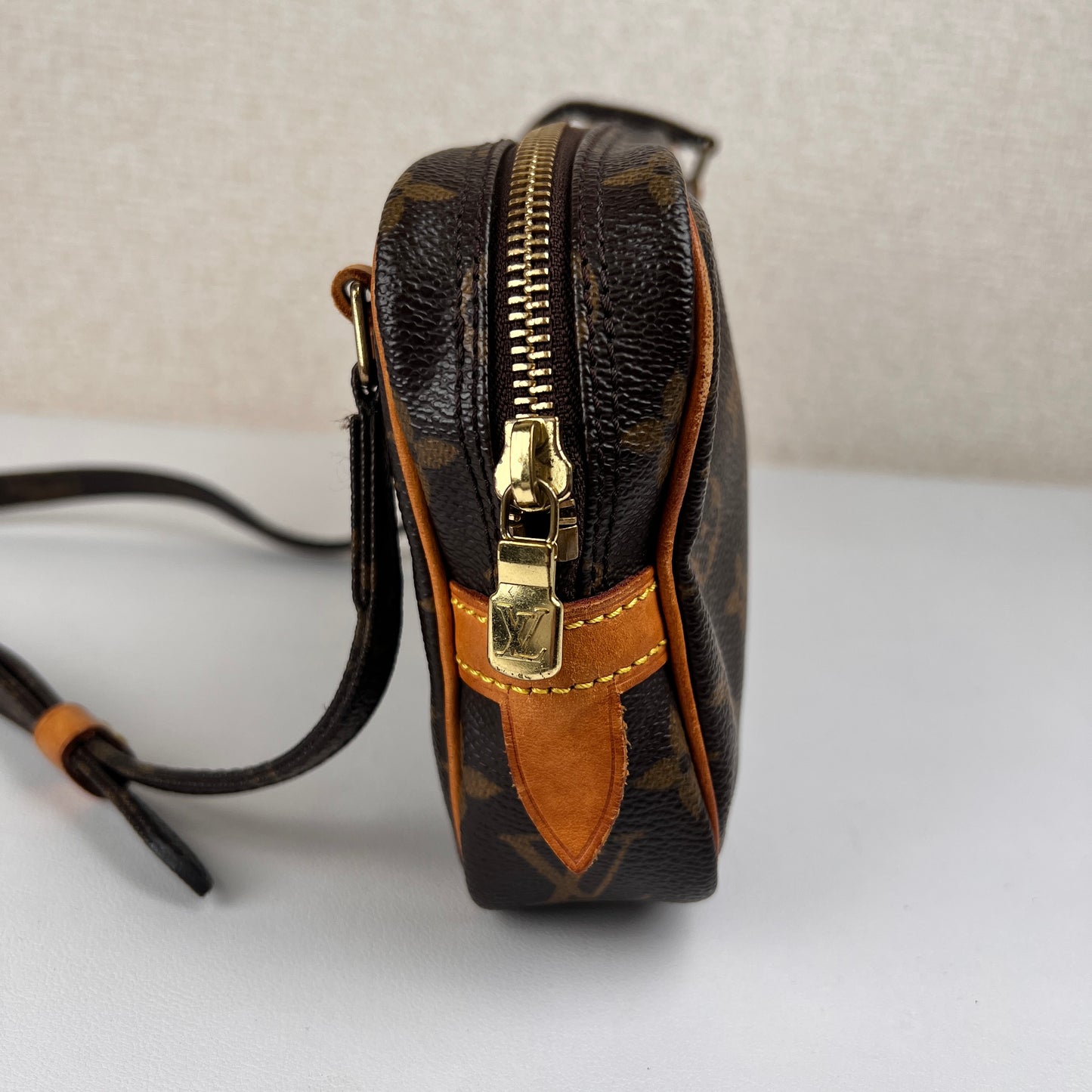 Louis Vuitton Brown Shoulder Bags A-15859