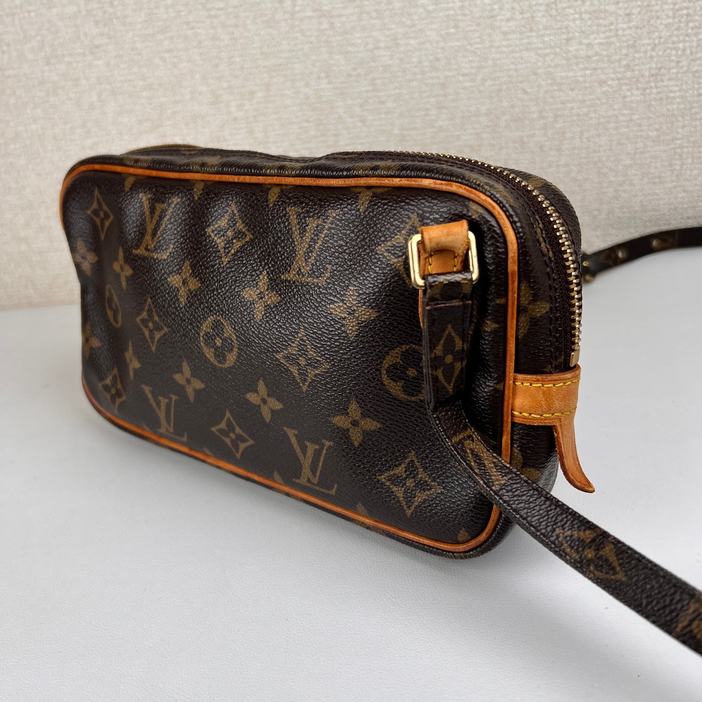 Louis Vuitton Brown Shoulder Bags A-15859