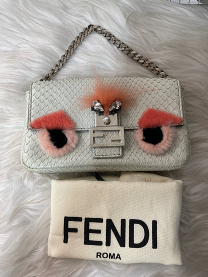 Fendi White Shoulder Bags A-15863