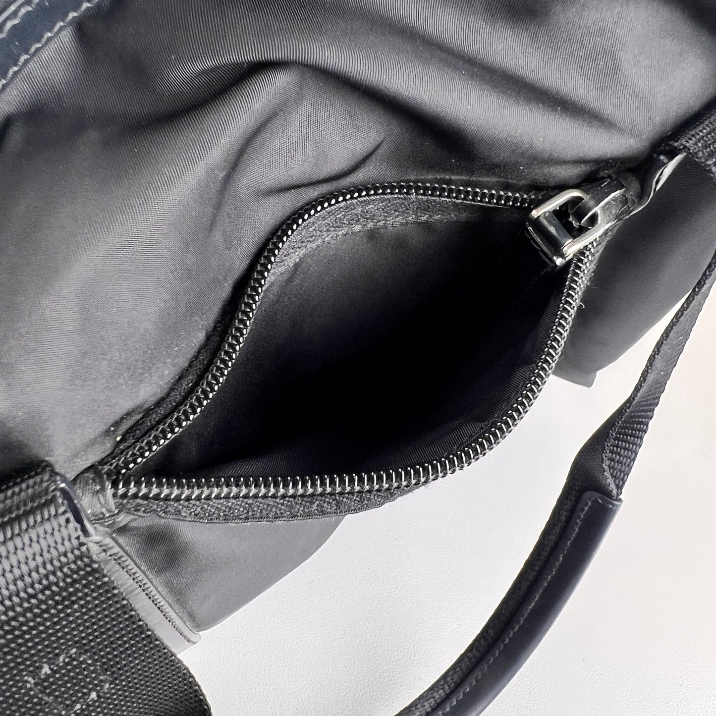 Prada Black Handle Bags A-15870
