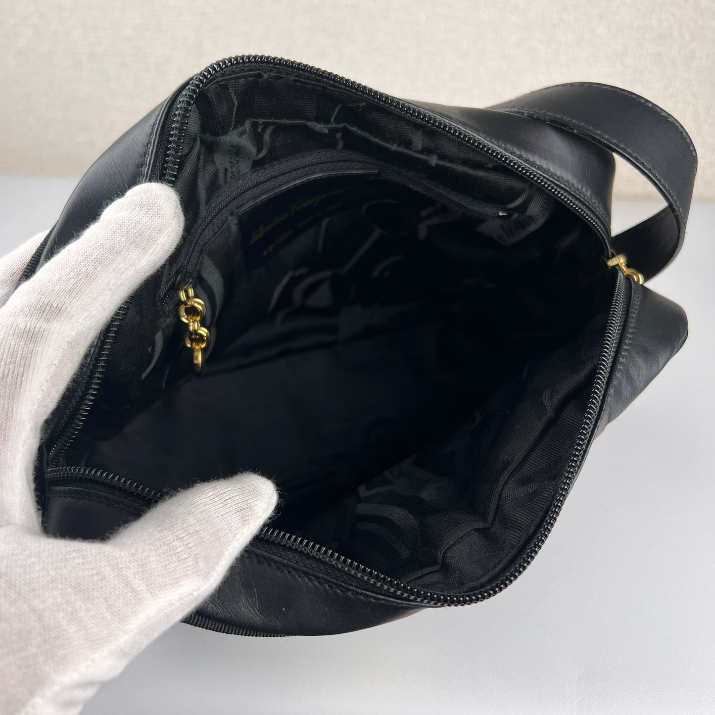 Ferragamo Black Handle Bags A-15891