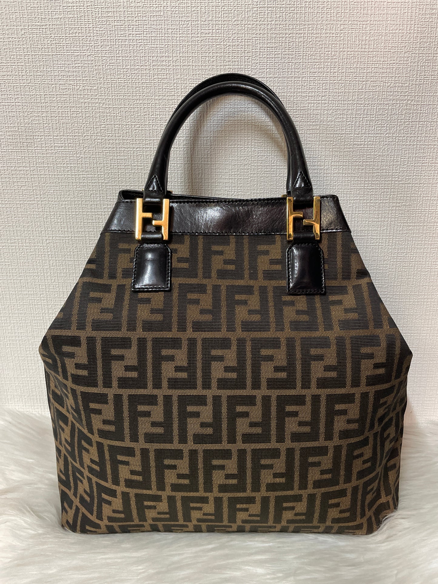 Fendi Black Handle Bags A-15900